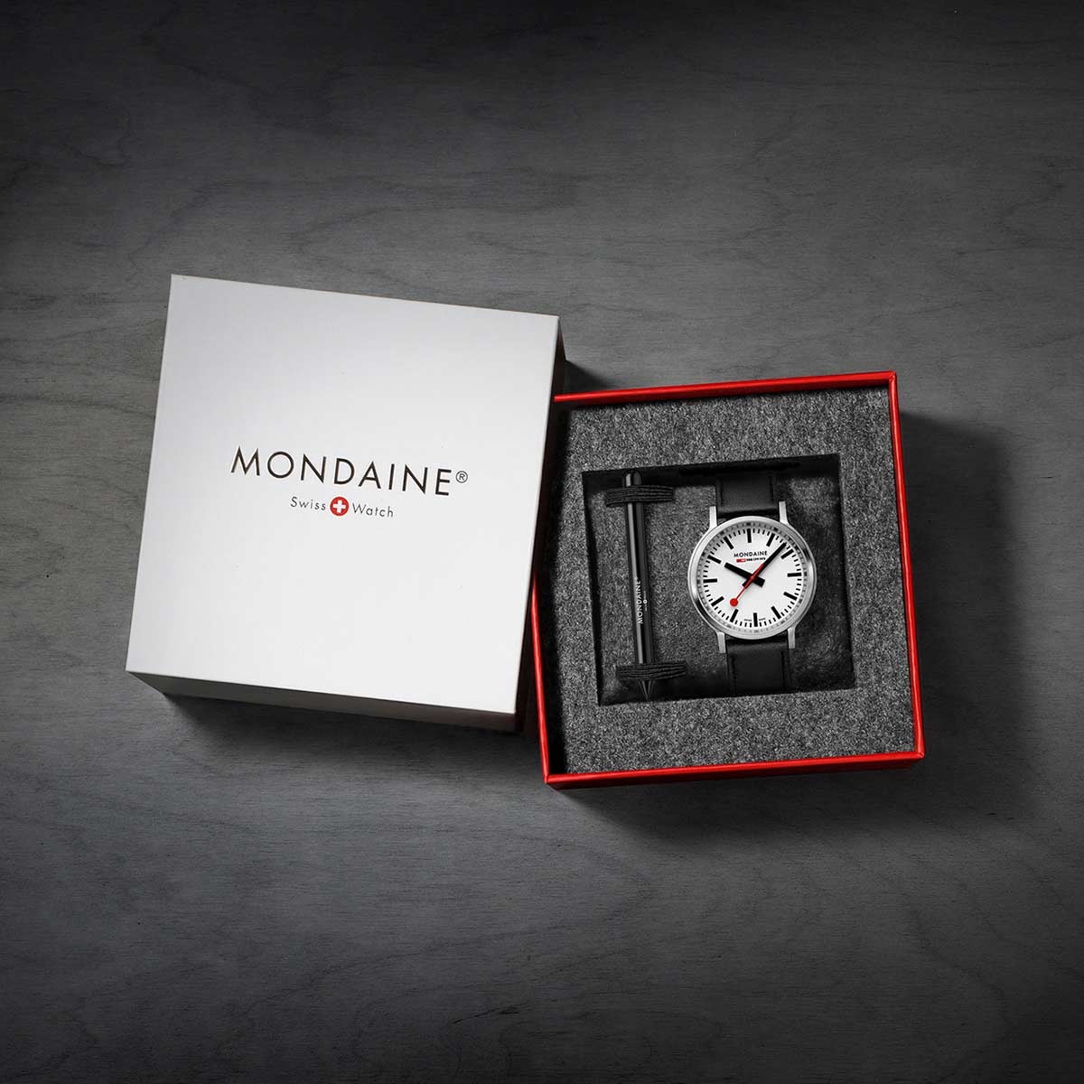 MONDAINE Stop2Go 41mm MST.4101B.LBV.2SE - Lam Workshop