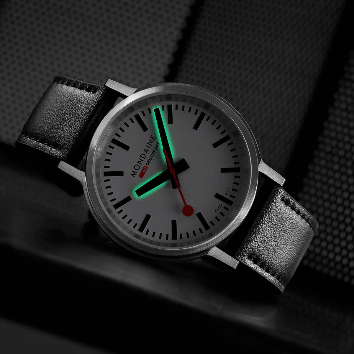 MONDAINE Stop2Go 41mm MST.4101B.LBV.2SE - Lam Workshop